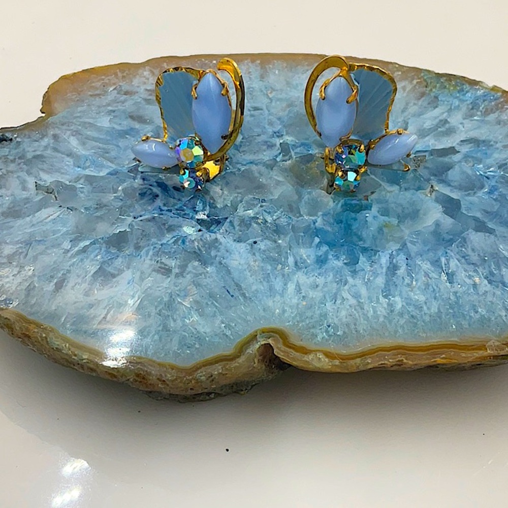 Vtg. Austrian Gold Clip On Earrings With Lavender/Blue Stones & Aurora Borealis - Picture 6 of 7